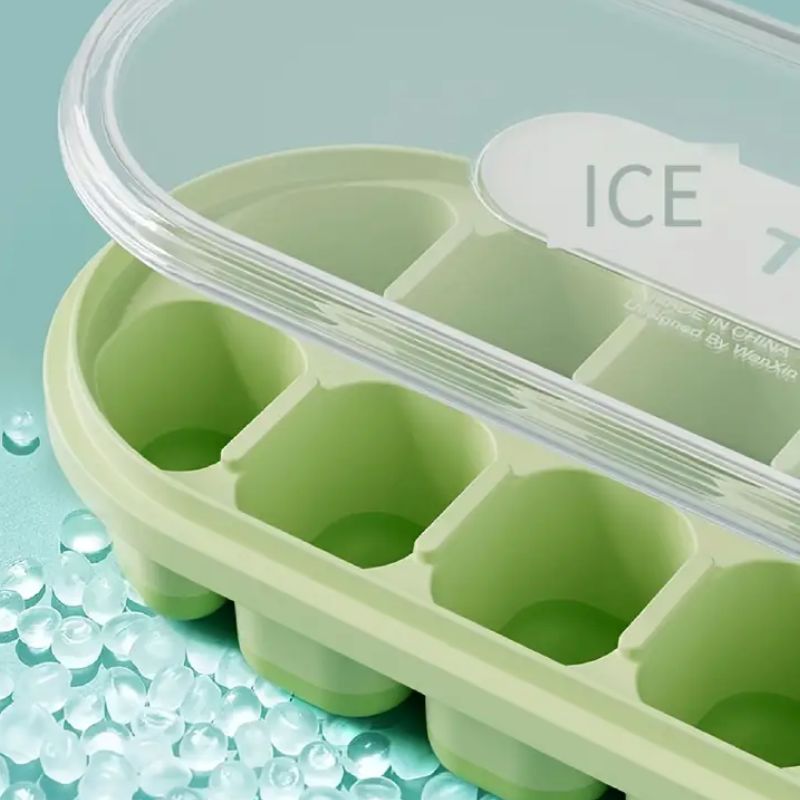 Forma de Gelo com Tampa e Fundo de Silicone Flexível - 12 Divisórias