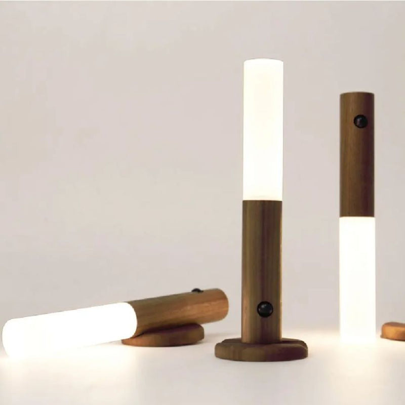Luminária Bastão LED com Sensor de Movimento – Iluminação Automática e Recarregável!