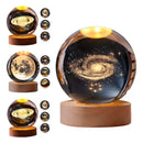 Luminária LED Bola de Cristal 3D com Base de Madeira – Iluminação Decorativa Sofisticada!